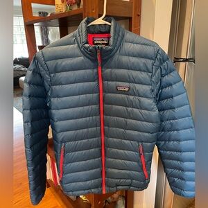 Patagonia Men's Blue down sweater jacket medium